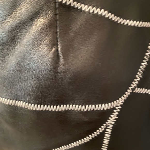 Danier leather mini skirt - Picture 4 of 8